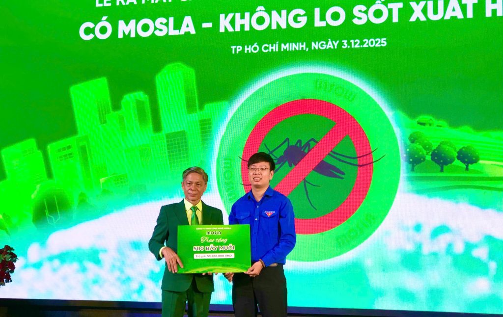Mosla trao tặng 500 bẫy muỗi Mosla đến Đoàn phường Xuân Hòa - TP. HCM